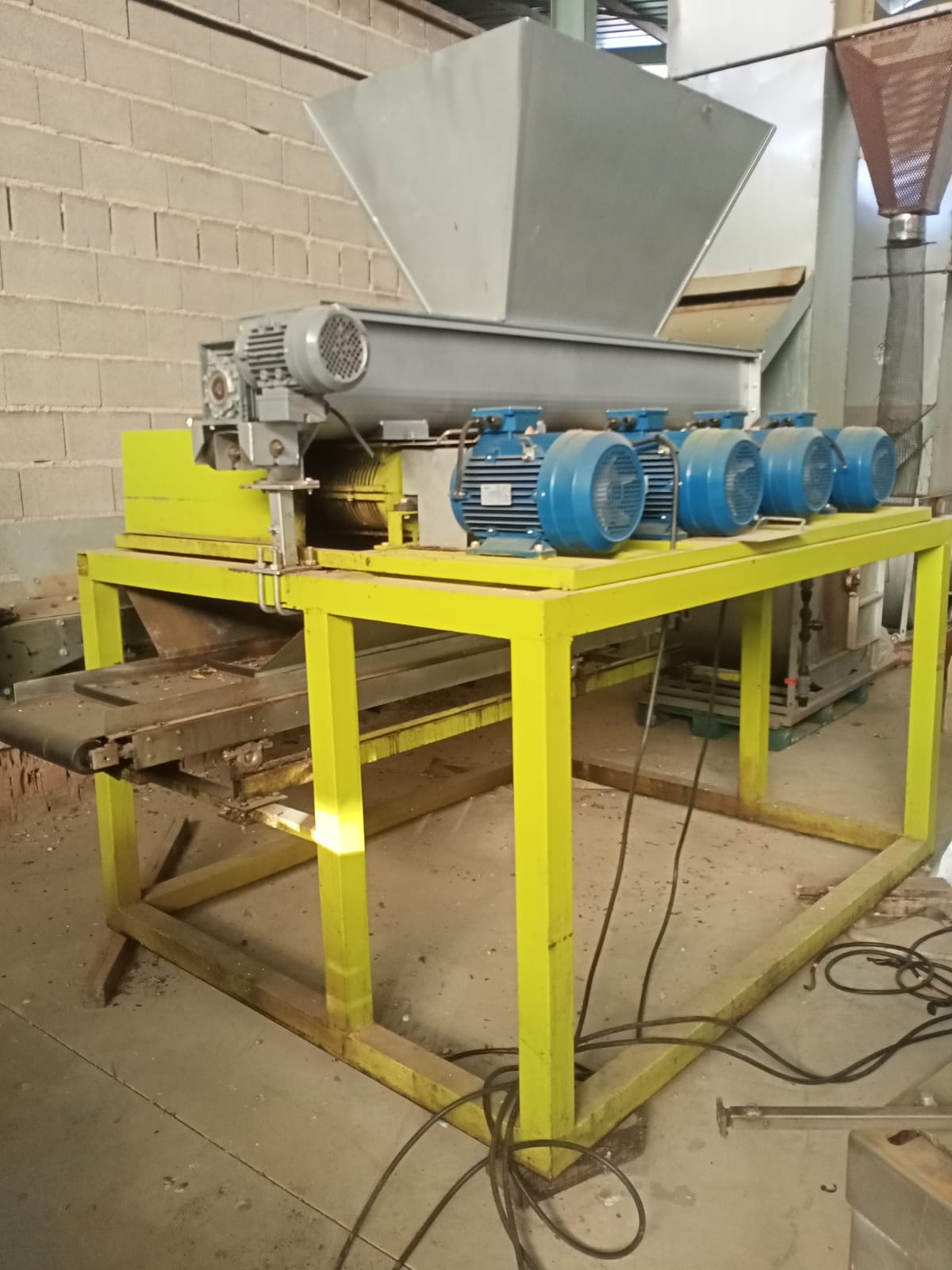 USADA Peladora de cuatro cuerpos